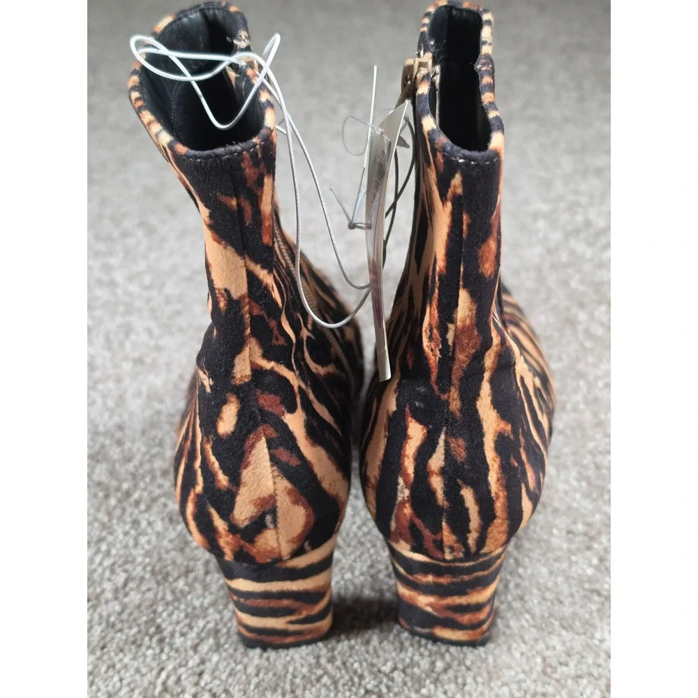 A New Day Tigris Tiger Print Ankle Boots Brown Black Square Toe Zip 6.5 NEW